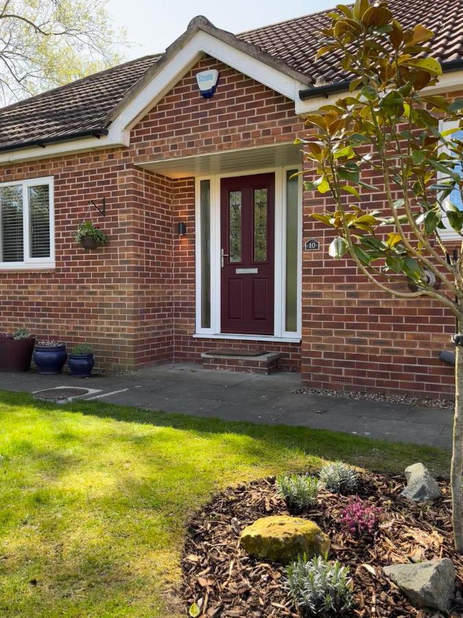 Stunning Beverley Bungalow W Fireplace, Private Parking, And Garden מראה חיצוני תמונה
